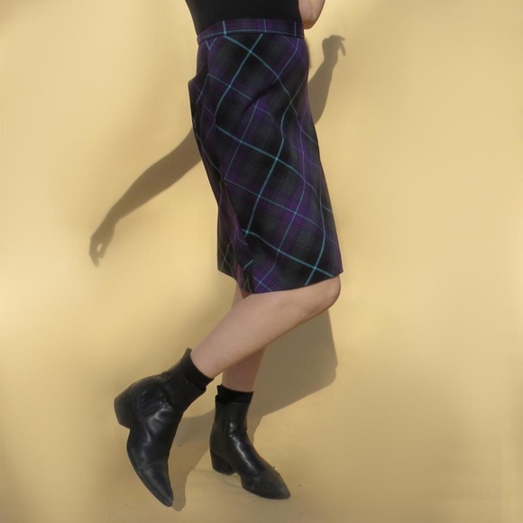 Y2K Purple Plaid Skirt - Picture 2 of 4